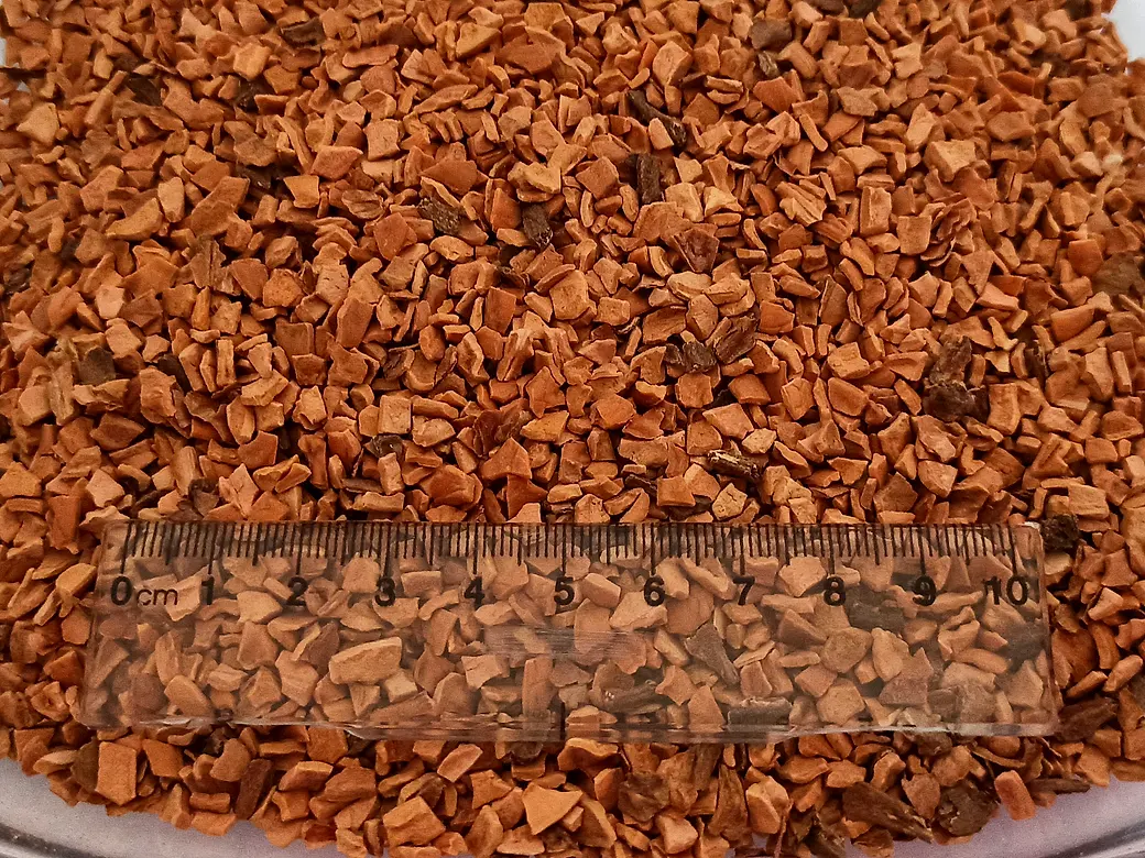 Ceviz Kabuğu Granülü — granül dokusu yakın makro çekim